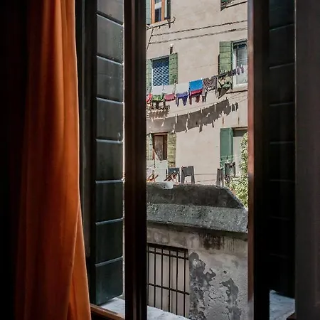 Gondola, San Giacomo Apartman *